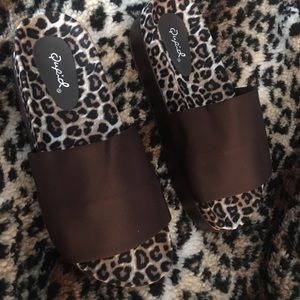 Leopard platform slides